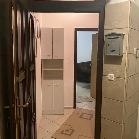Apartment Lav