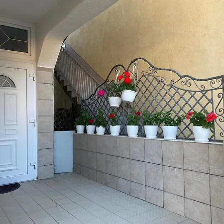 Apartment Lav